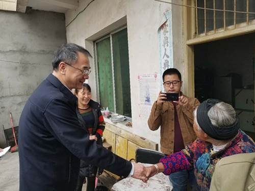 https://www.cuit.edu.cn/News/image/2018/10/18/看望慰问贫困老人_副本.jpg