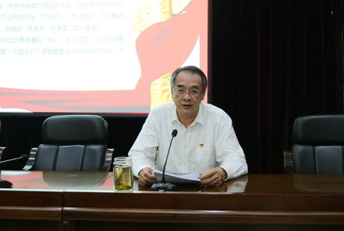 说明: https://www.cuit.edu.cn/News/image/2019/09/27/余敏明作报告.jpg